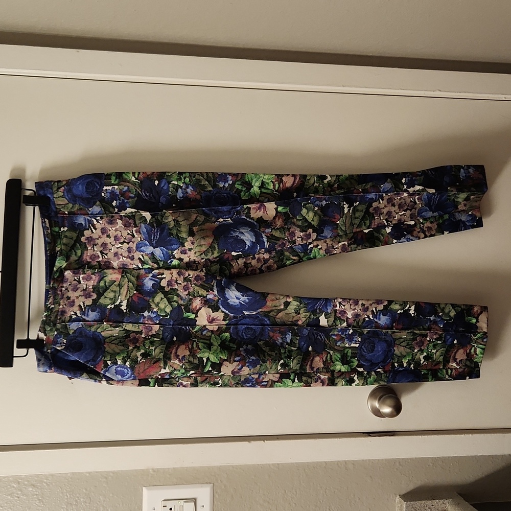 DARLING Sz S mulitcolor floral troussers